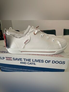 Skechers White Bob's sneakers B cute size 8